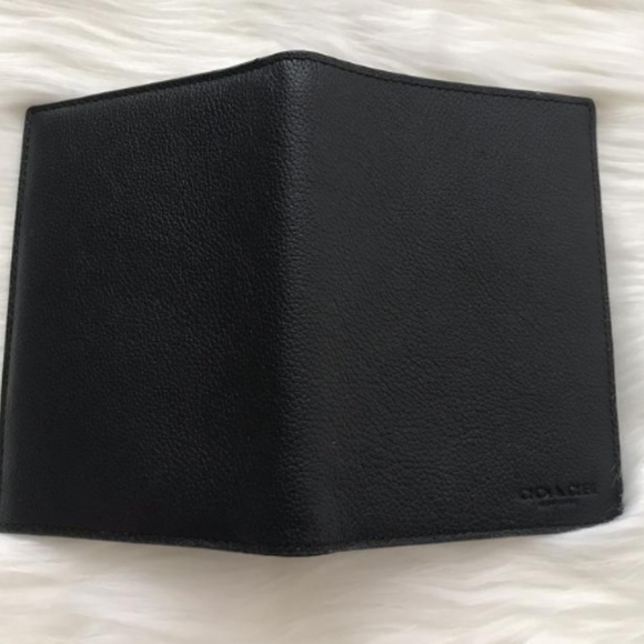 NEW COACH PASSPORT CAST LEATHER - Picture 3 of 3